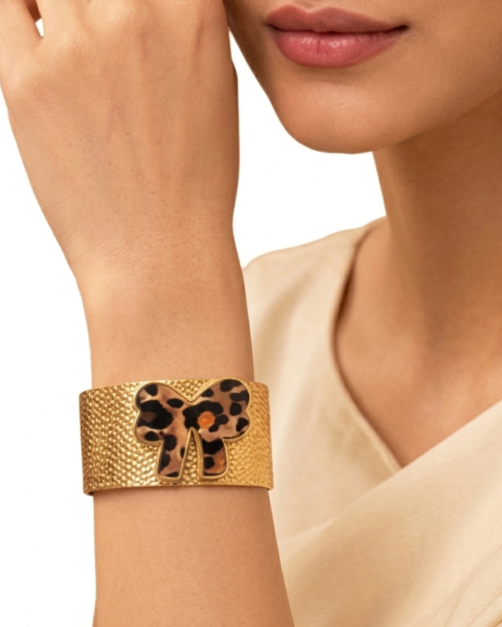 The Leopard Bow Textured Gold Cuff